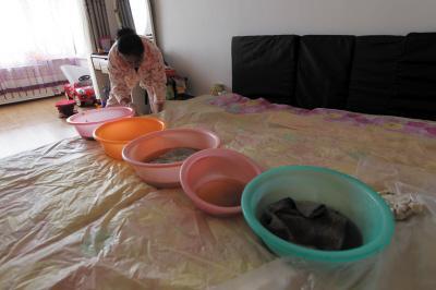 卓尼楼上漏水，住户失联，小区没物管，业主维权难！律师来支招……